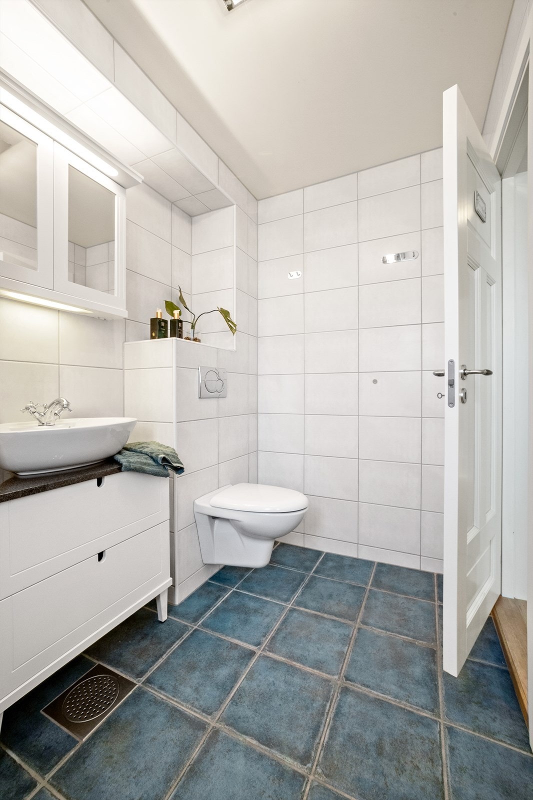 Rommet er utført i henhold til våtromsstandard fra oppgraderingsåret. Galleribilde