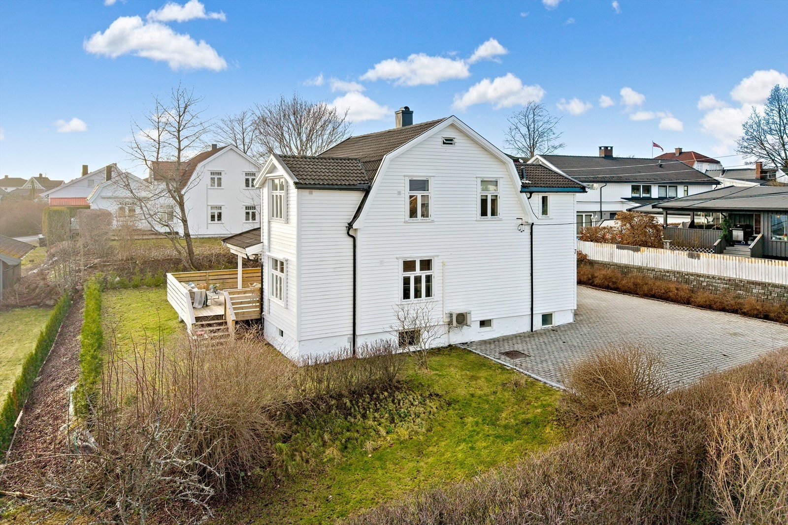 Boligen er betydelig modernisert og godt vedlikeholdt. Galleribilde