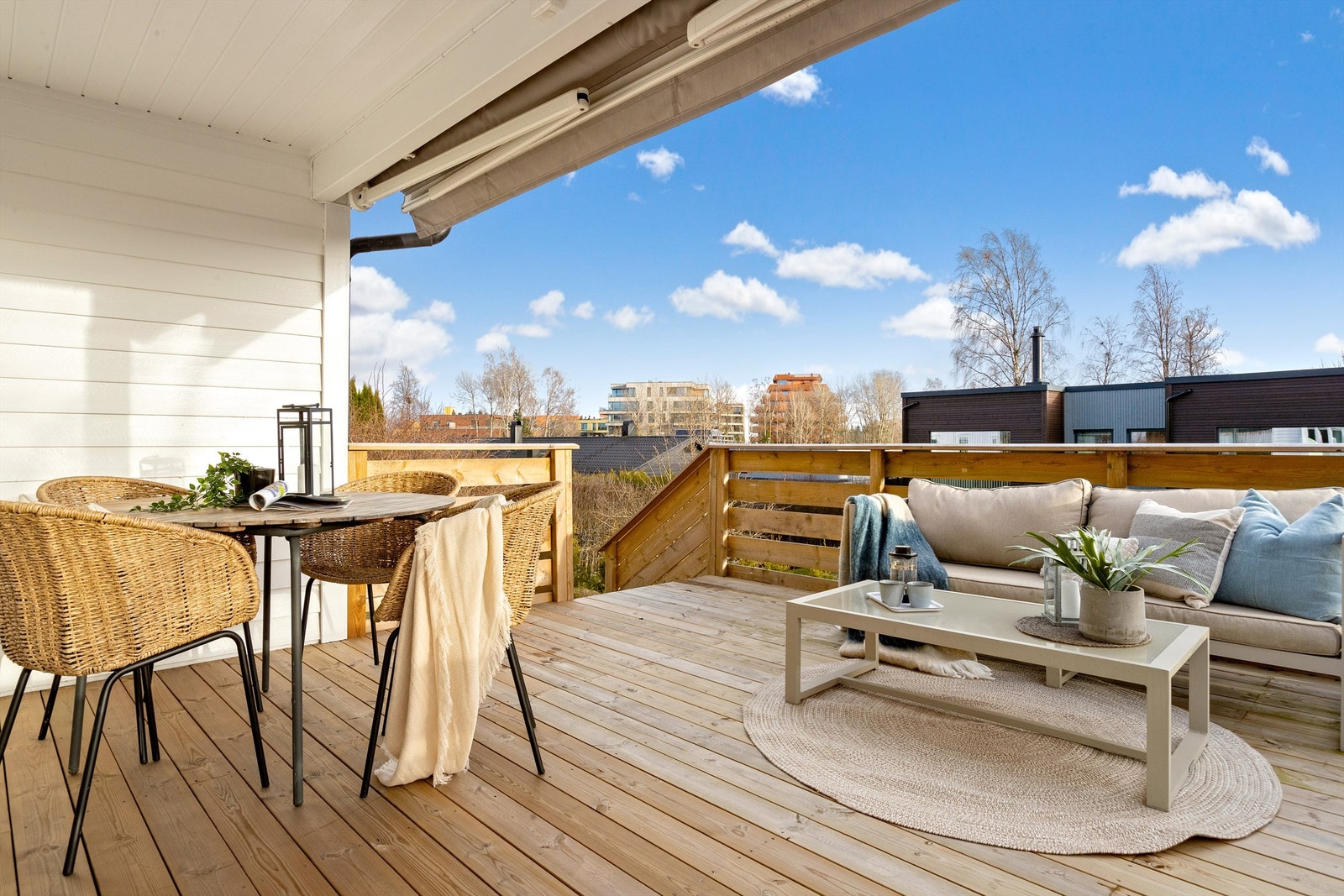 Terrassen ble rehabilitert i 2024 med nye terrassebord og rekkverk. Galleribilde