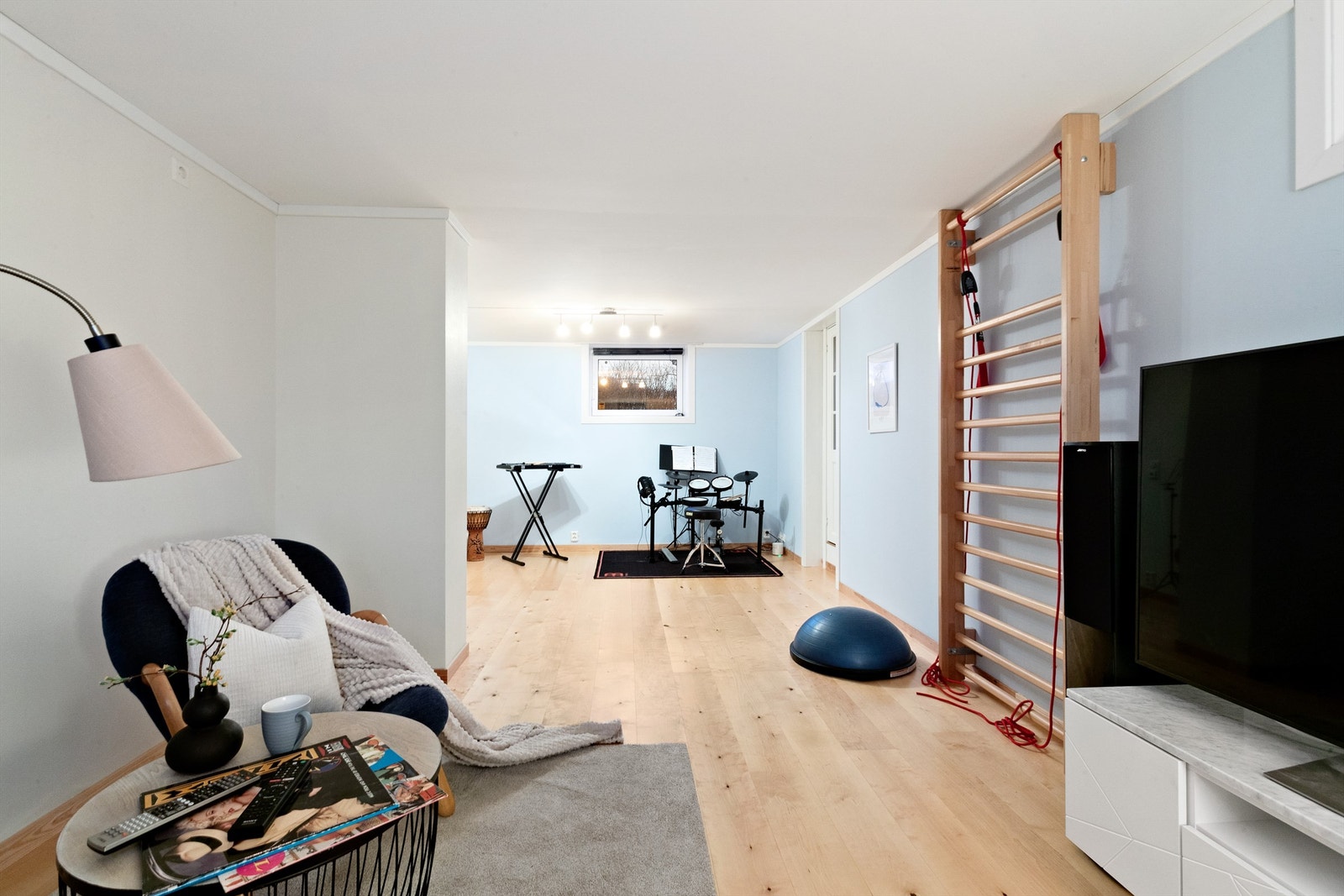 Hele kjelleren ble modernisert i 2006-2007 med isolert, senket gulv og nye overflater. Galleribilde