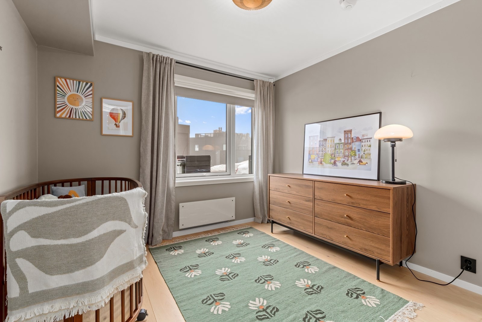 I 1. etasje ligger også to fine barnerom/gjesterom. Galleribilde