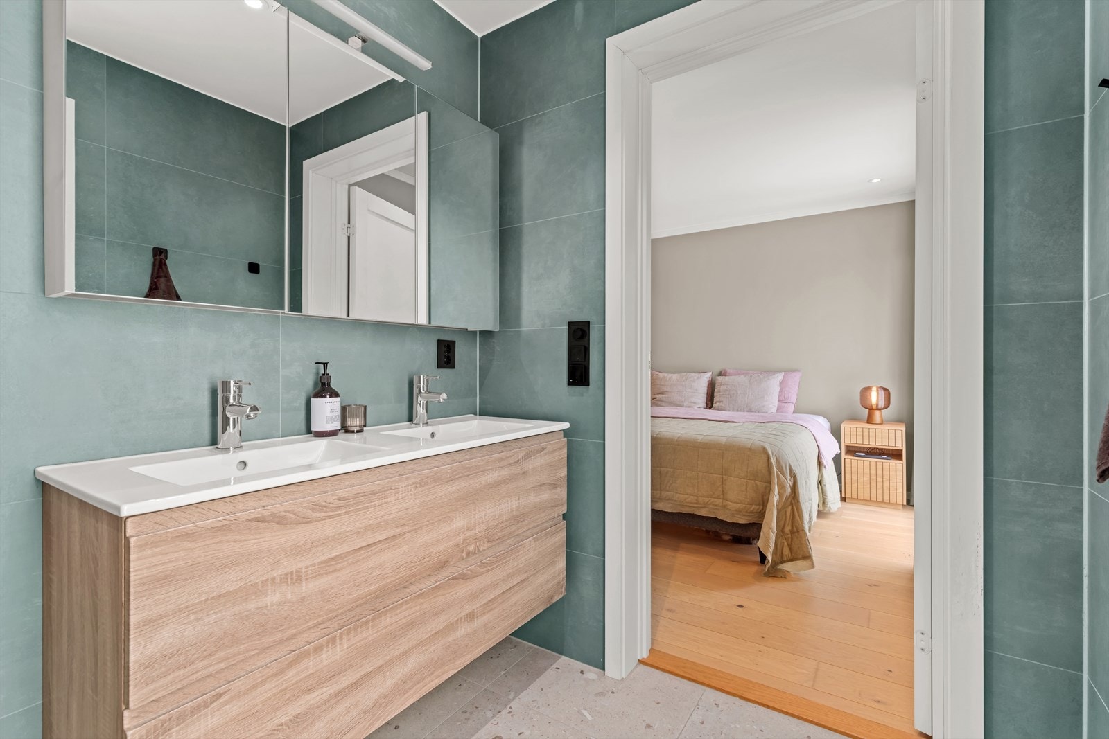 Rommet har balansert ventilasjon og gulvvarme. Galleribilde