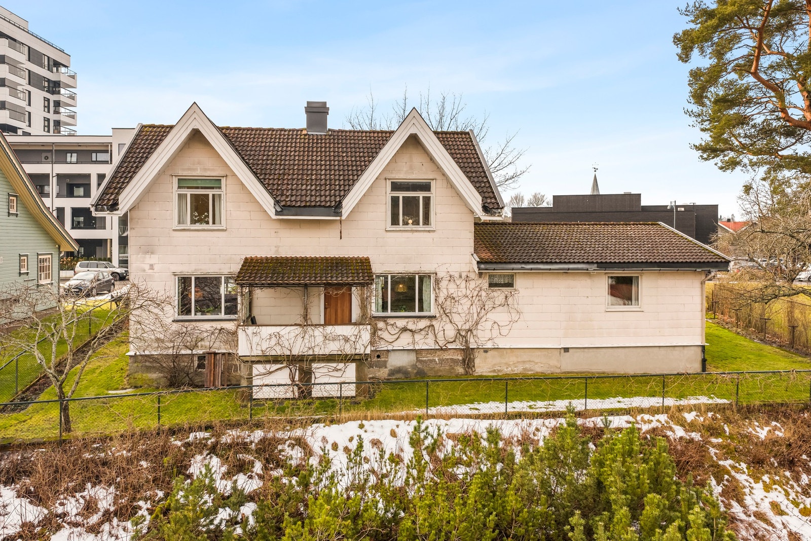 Her bor man i kort gangavstand til skoler, tog, butikker og idrettsanlegg. Galleribilde