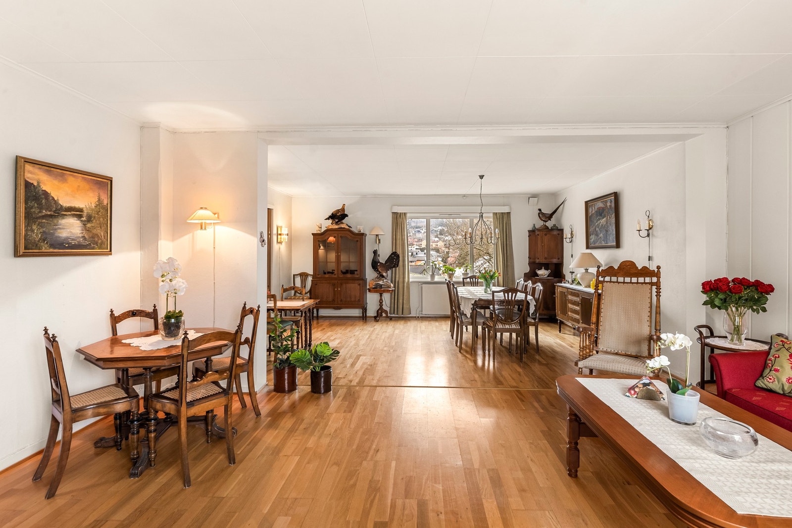 To av stuene er direkte tilknyttet med godt gjennomlys. Galleribilde