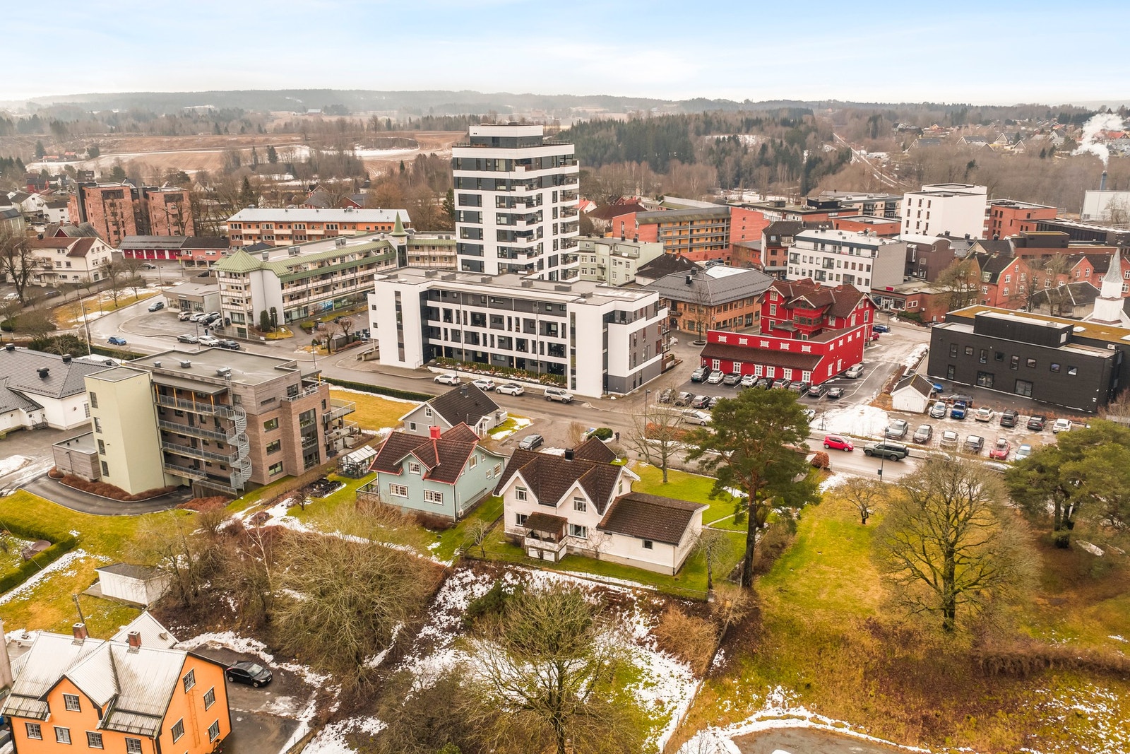Eneboligen har en sentral beliggenhet i sentrum av Mysen, der alt ligger til rette for enkle hverdager! Galleribilde