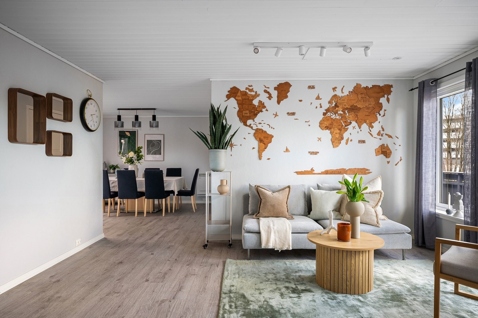 God plass til både sofakrok og spiseplass. Galleribilde