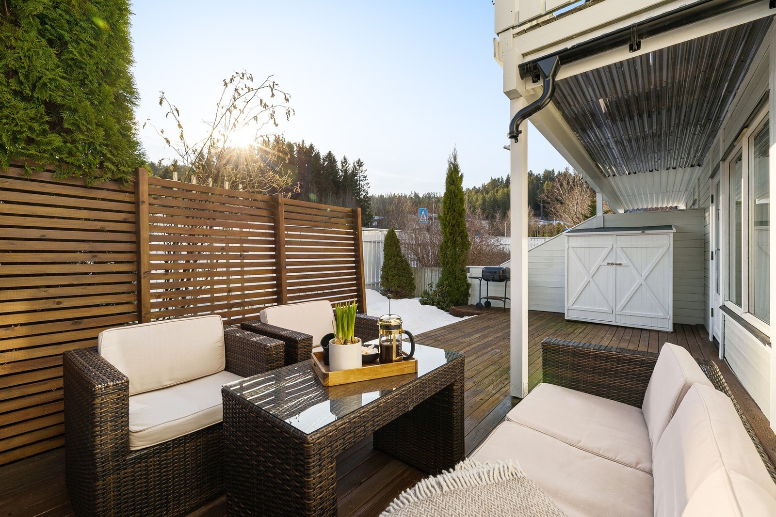 På finværsdager vil terrassen oppleves som en forlengelse av stuen. Galleribilde