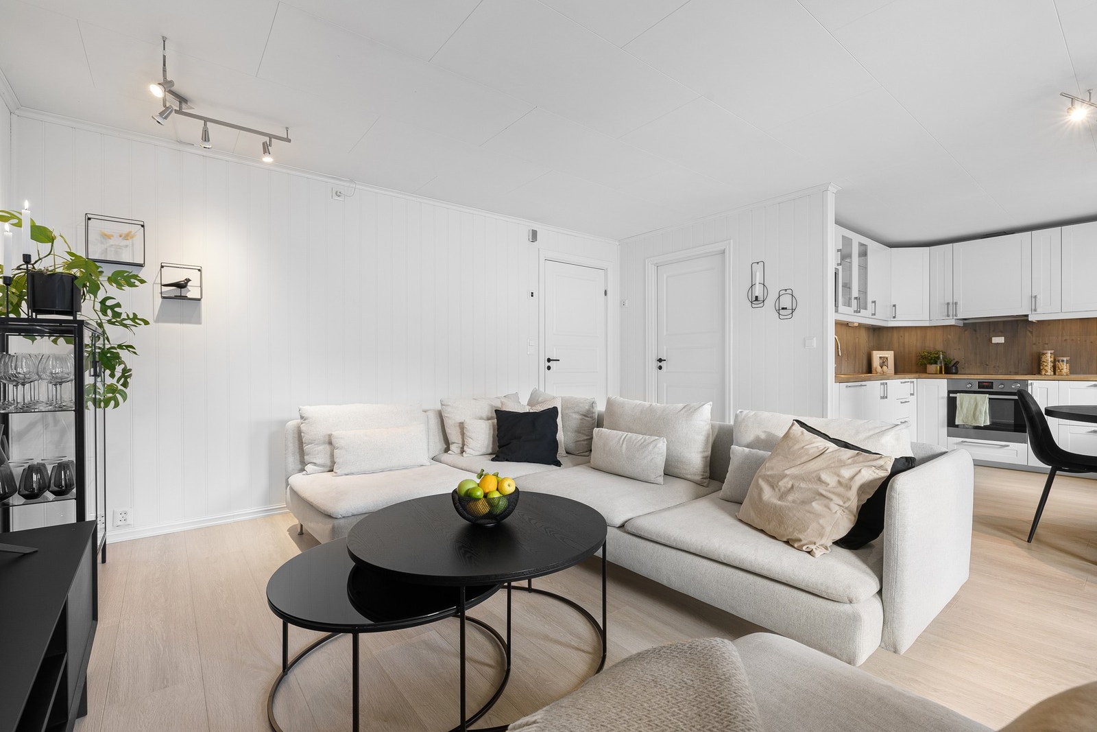 Det ble lagt innbydende 1-stavs gulv i samtlige rom så sent som i 2025. Galleribilde