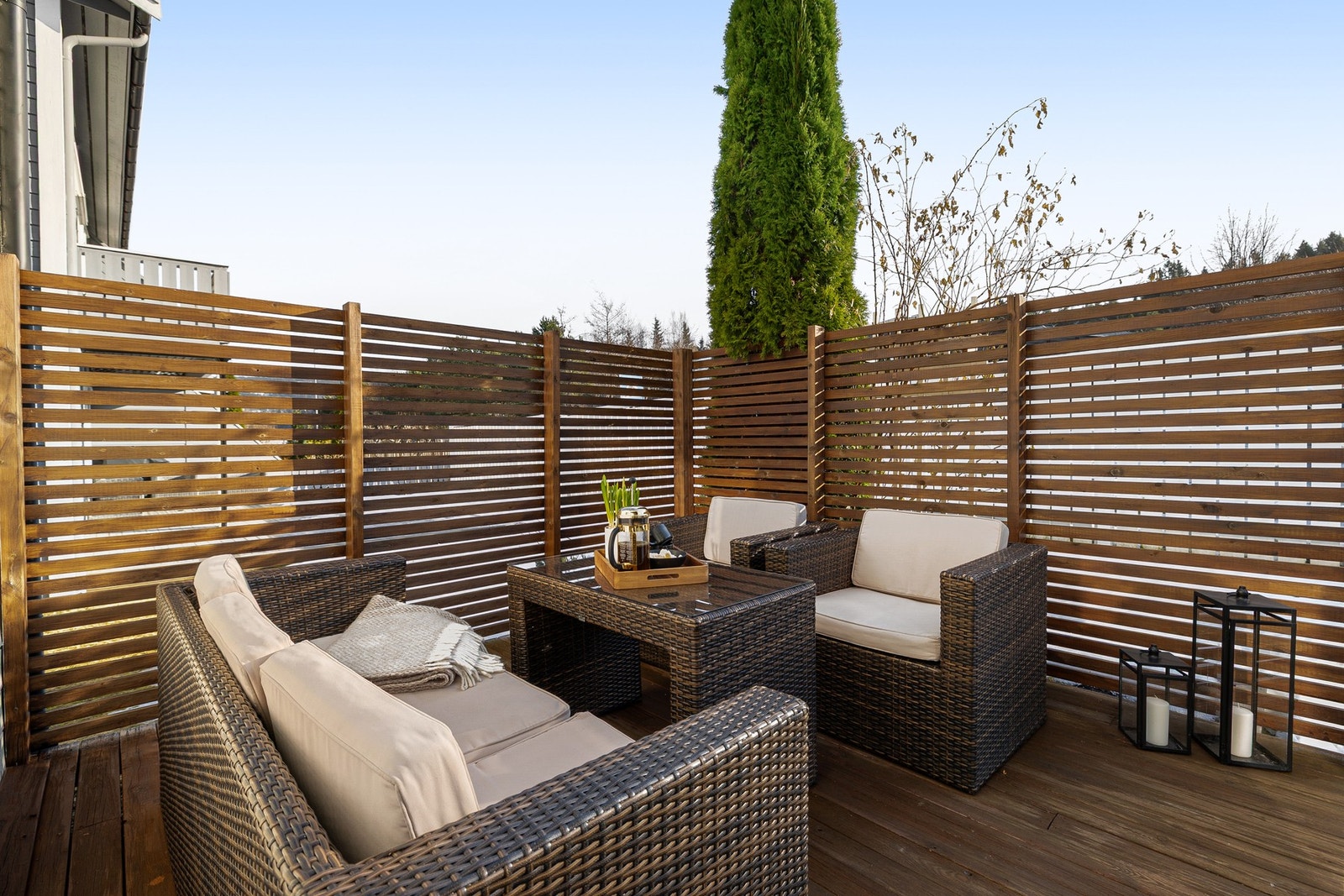 God plass til ønsket utemøblement som bl.a. sittegruppe og grill. Galleribilde