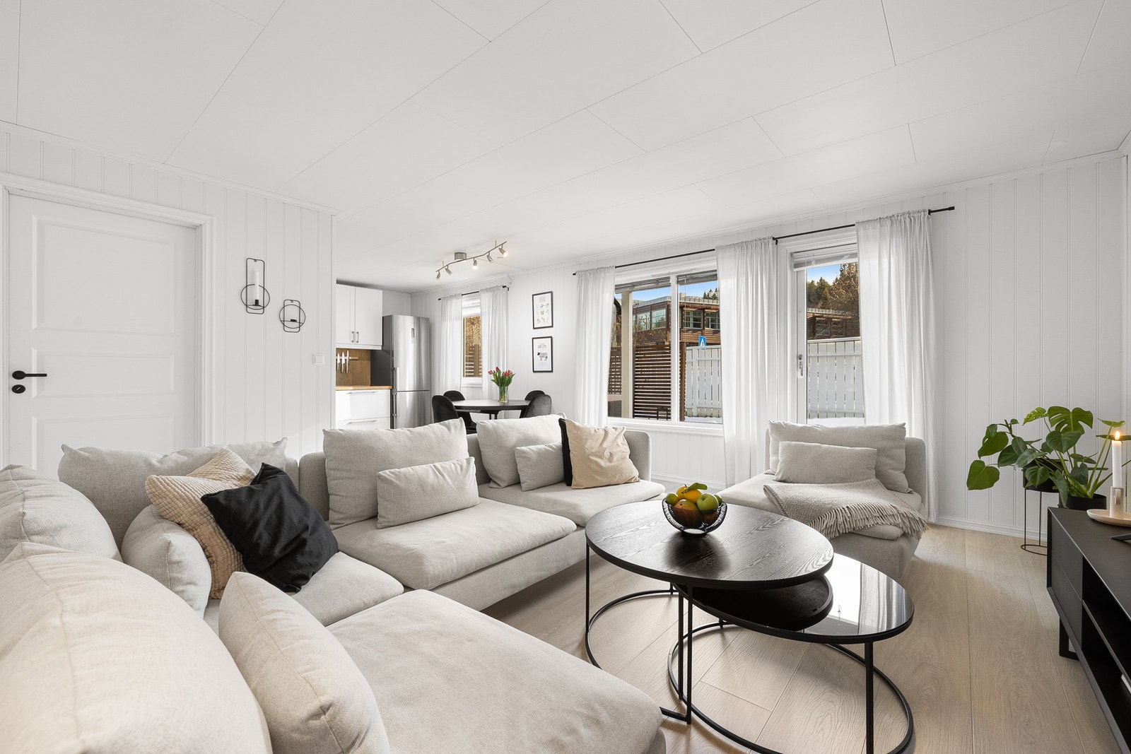 EiendomsMegler 1 v/Frank Robert Bae har gleden av å presentere en lekker 3-roms selveierleilighet beliggende på Vikåsen/Markaplassen. Galleribilde