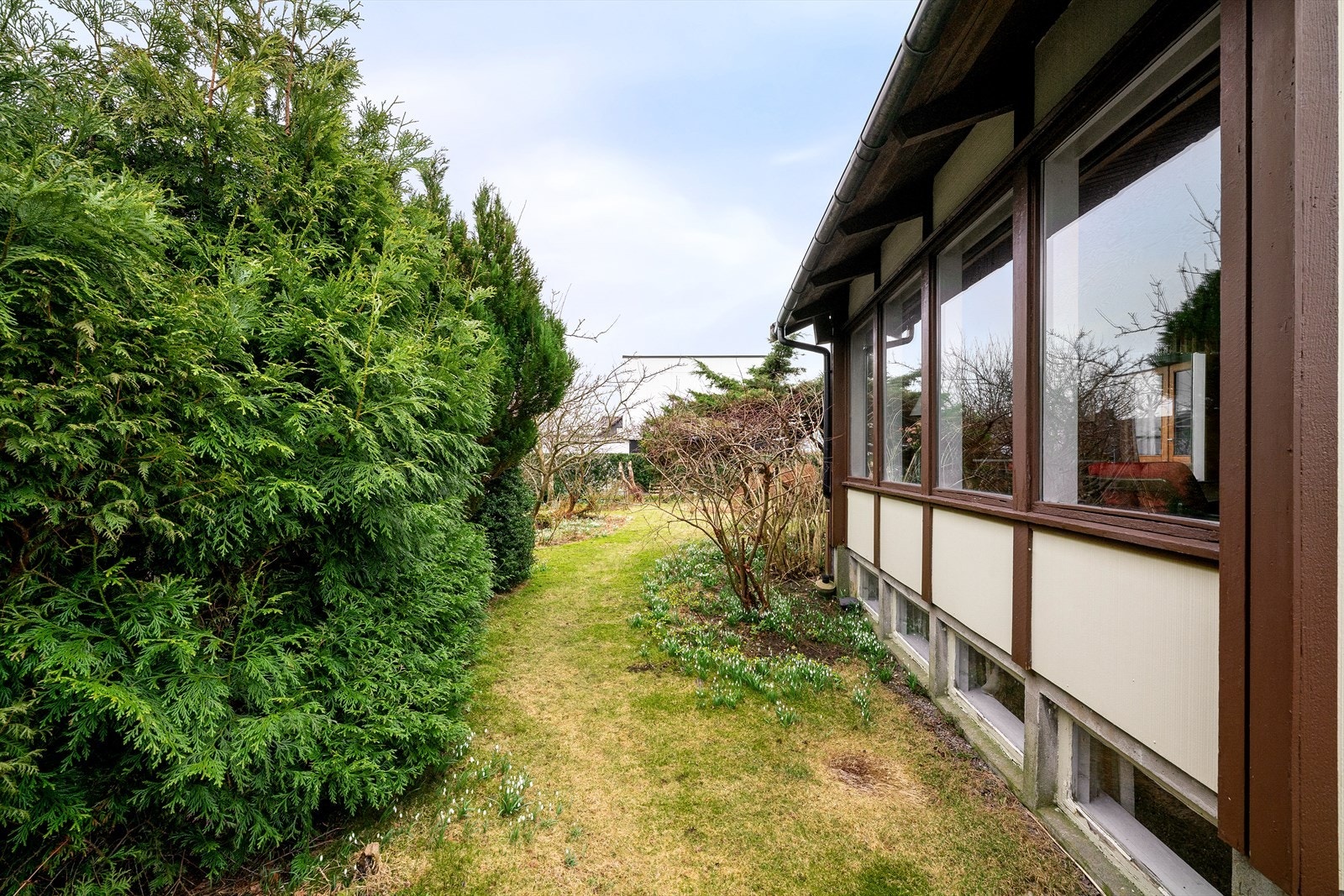 Skjermet og solrik tomt. Galleribilde