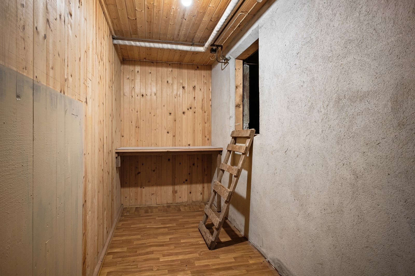 Store boder for mye lagring av alt av utstyr. Galleribilde