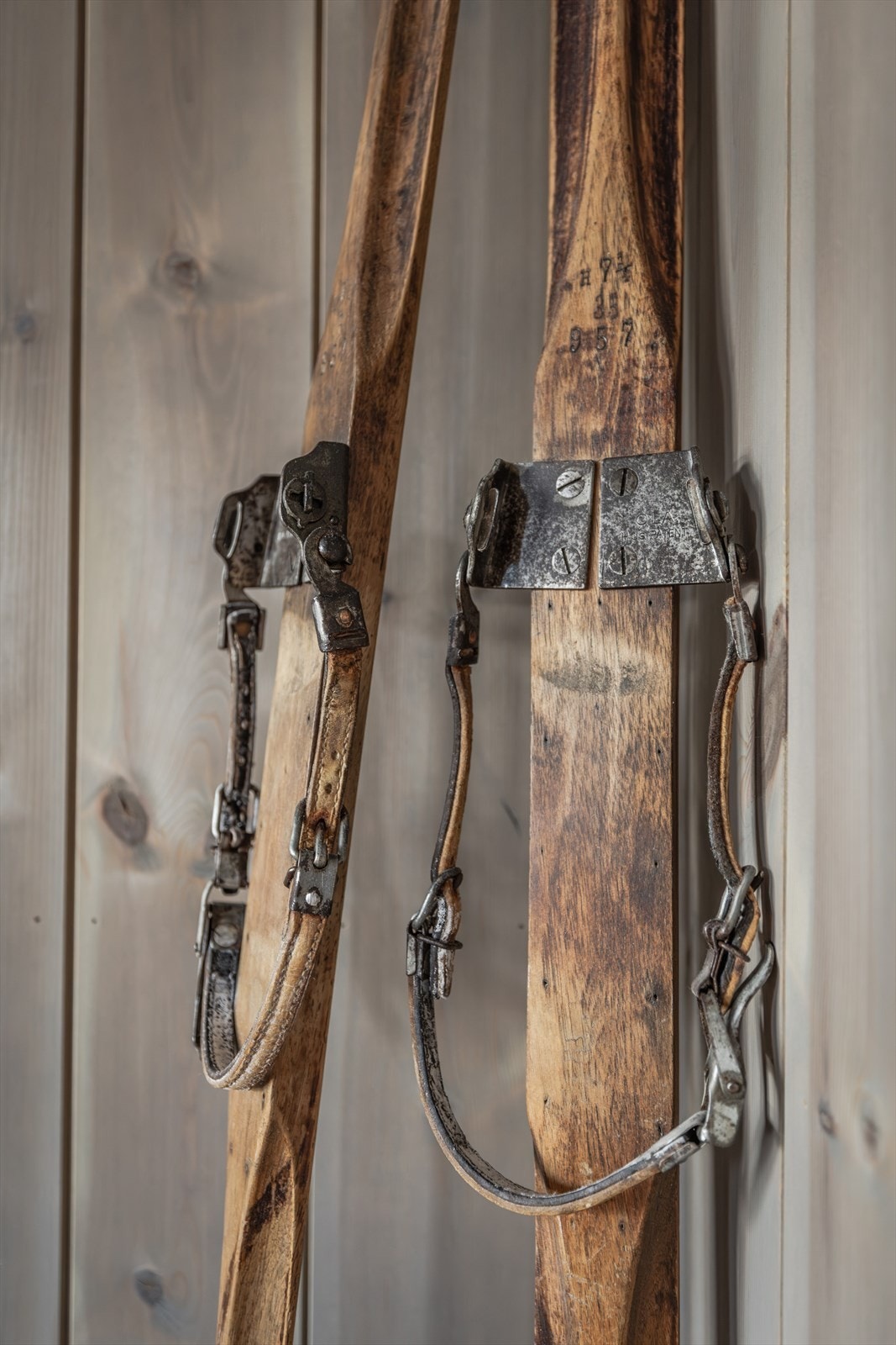 Interiøret kombinerer moderne komfort med en autentisk fjellatmosfære. Galleribilde