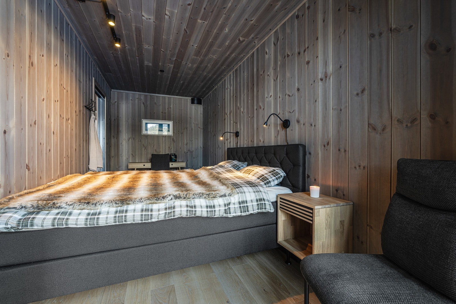 Høy standard og kvalitetsmaterialer preger alle rom i leiligheten. Galleribilde