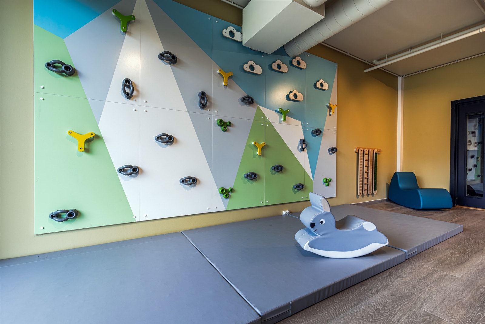 For de minste finnes det et eget lekerom med blant annet klatrevegg. Galleribilde