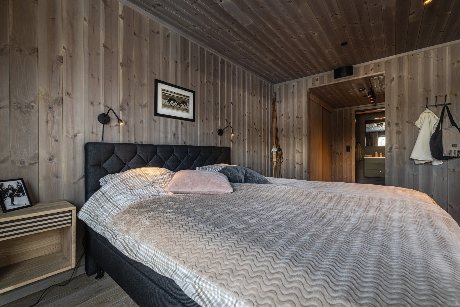 Også her på soverommet er det vannbåren gulvvarme for et behagelig inneklima. Galleribilde