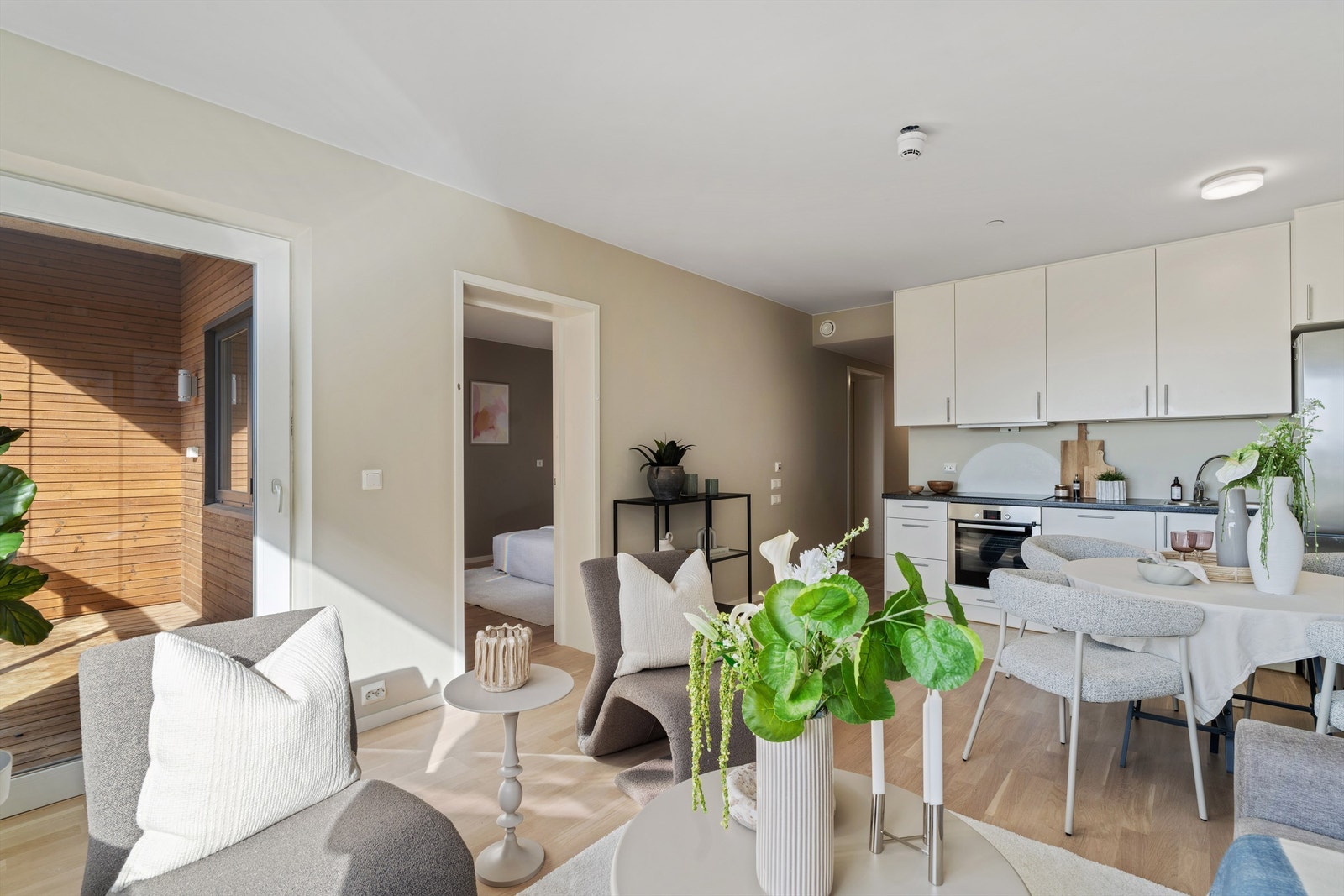 Direkte utgang til den innglassede balkongen, som slipper inn rikelig med lys. Galleribilde