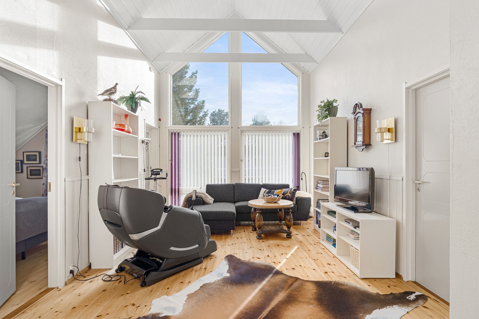 Loftstue med en svært stor takhøyde Galleribilde