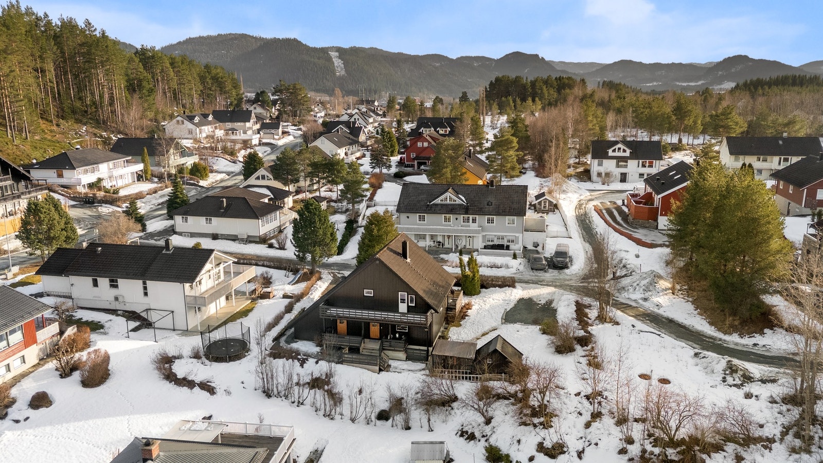 Her bor man veldig rolig til å Lauvåsen Galleribilde
