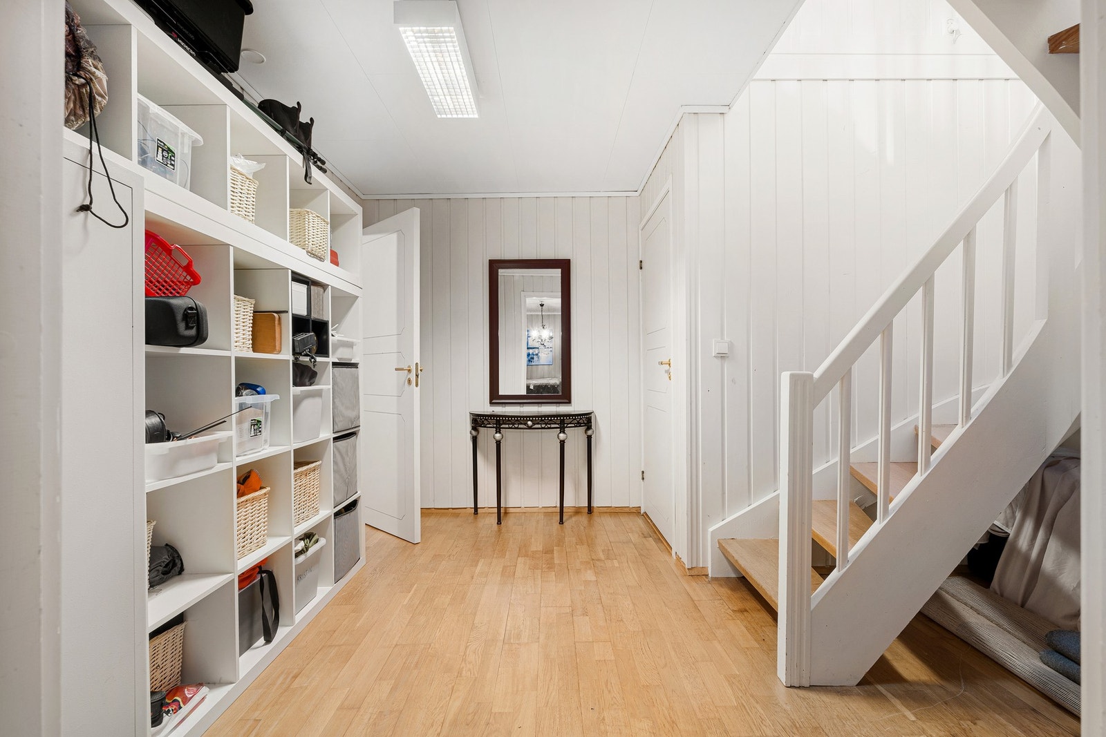 Nede i kjelleren har man gode lagringsmuligheter (se plantegning) Galleribilde