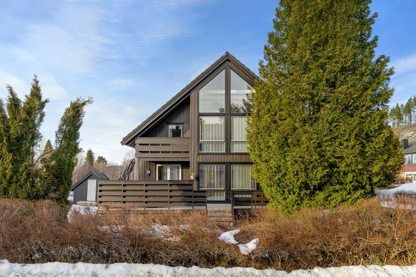 EiendomsMegler1 v/Magnus Sollid har gleden av å presentere Lauvåsvegen 21b! Galleribilde