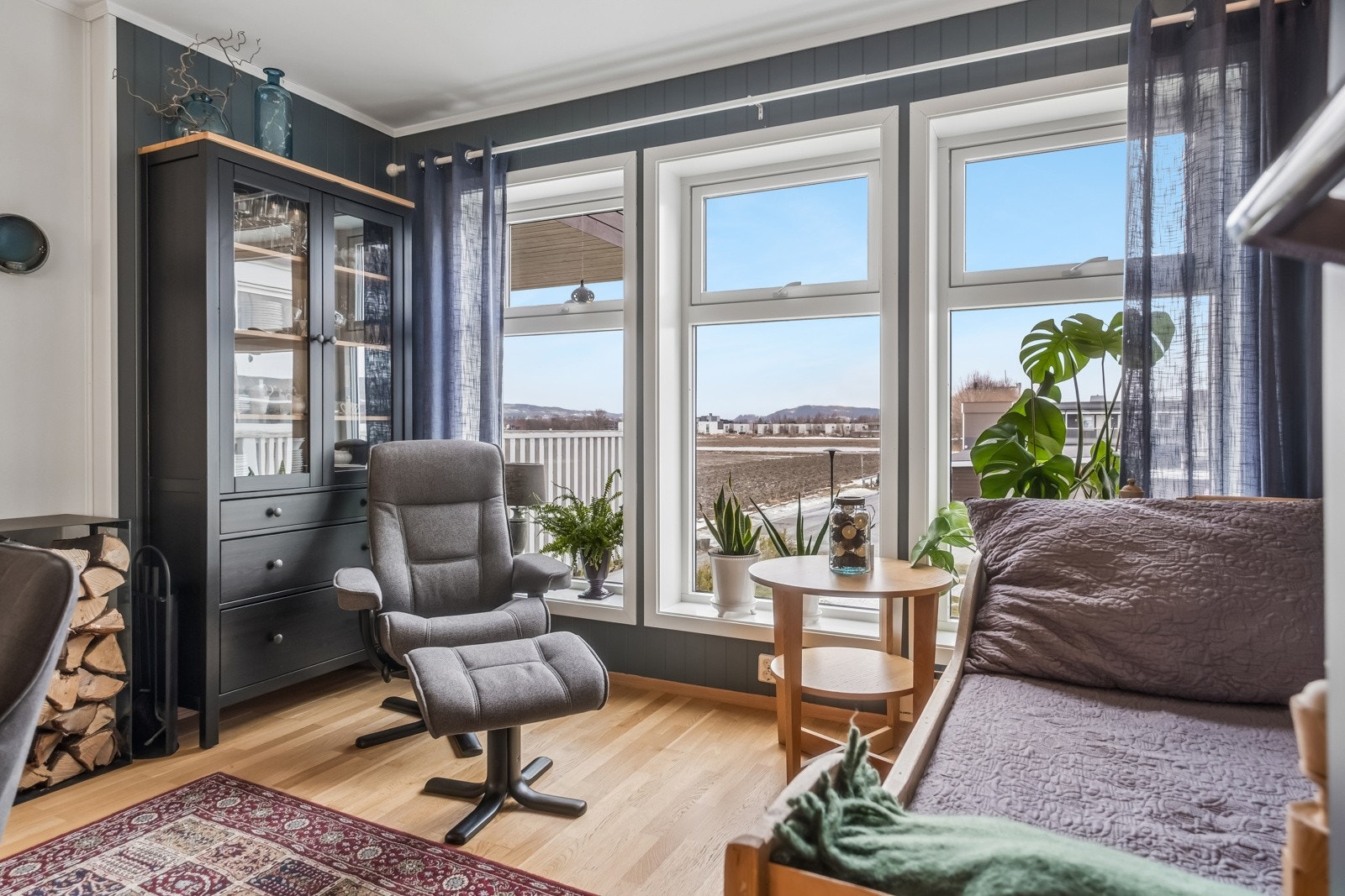 Trivelig kjøkkenkrok i tillegg til spisebord. Galleribilde