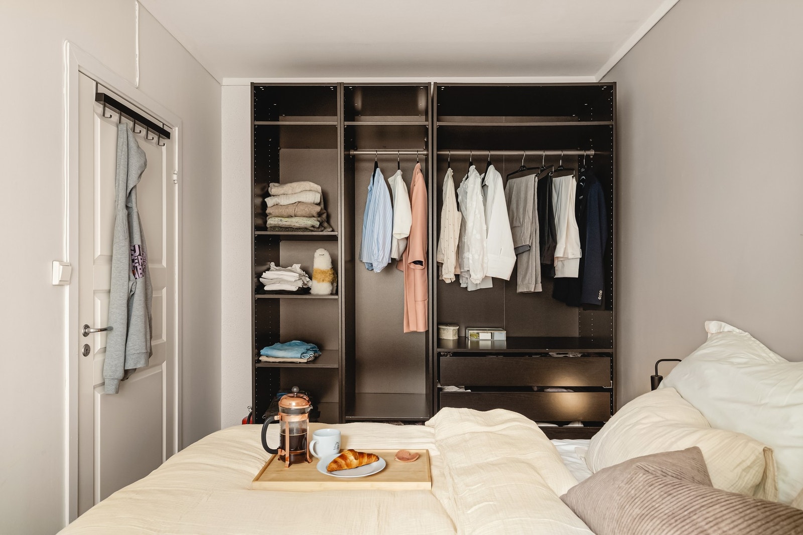 - Stor og åpen garderobeløsning medfølger - Galleribilde