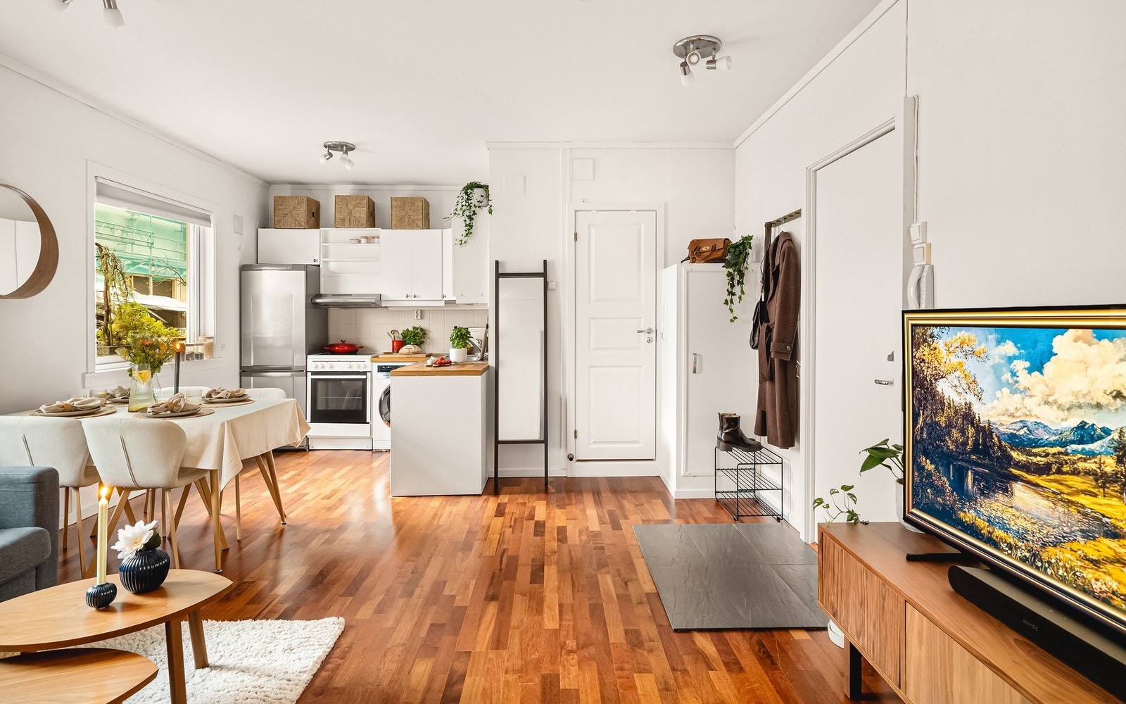 - Stuen gir muligheter for møblering i ulike soner - Galleribilde