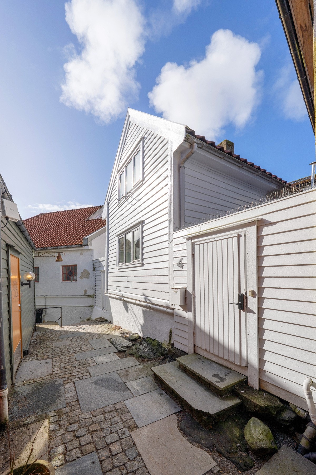 Selvom man bort midt i sentrumskjernen, er dette en liten sidegate som har lite gjennomgangstrafikk. Galleribilde