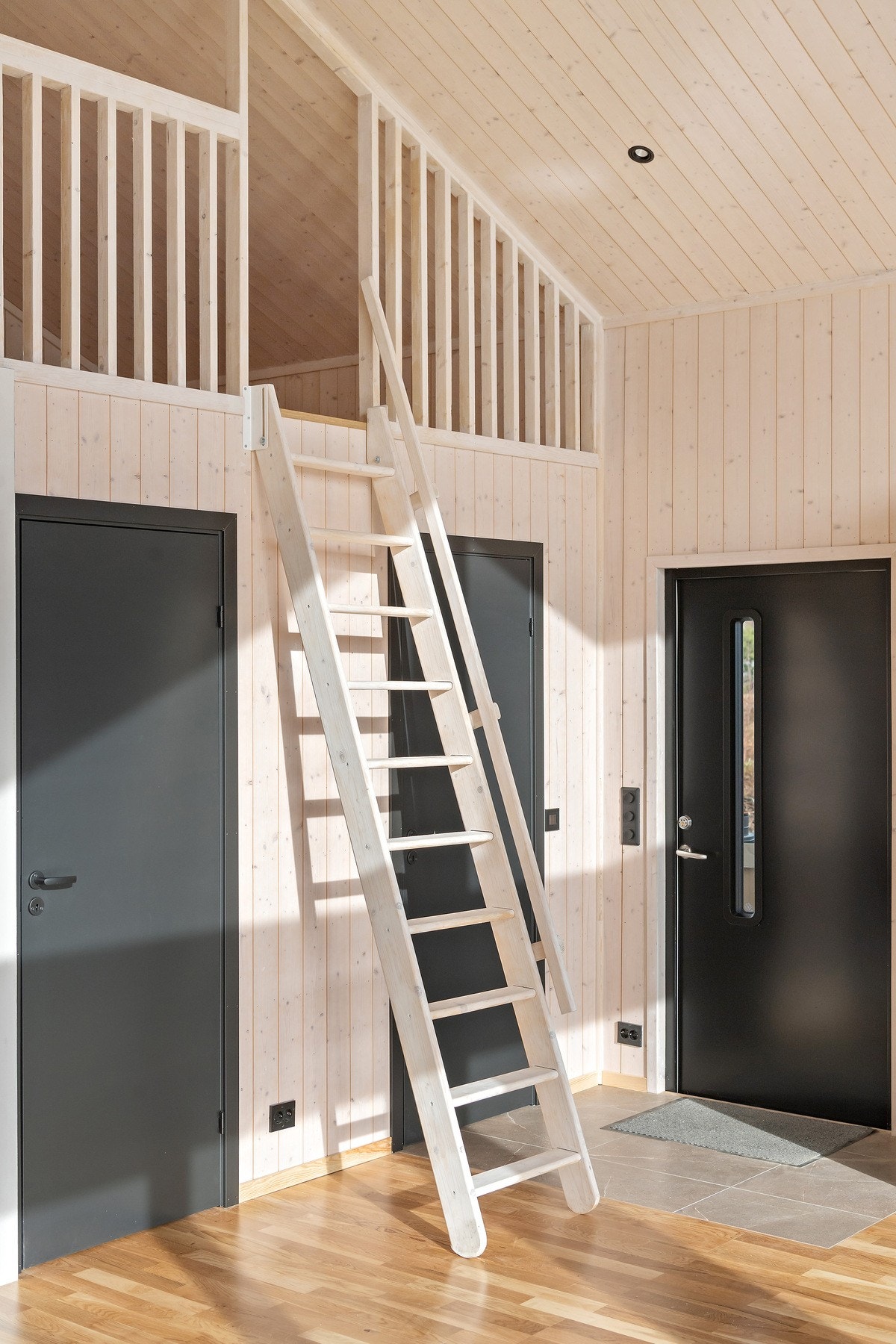 Stige opp til hems. Galleribilde