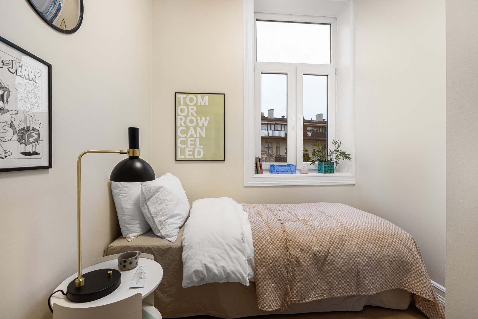 Dette rommet fungerer godt både som barnerom, gjesterom eller et praktisk hjemmekontor. Galleribilde