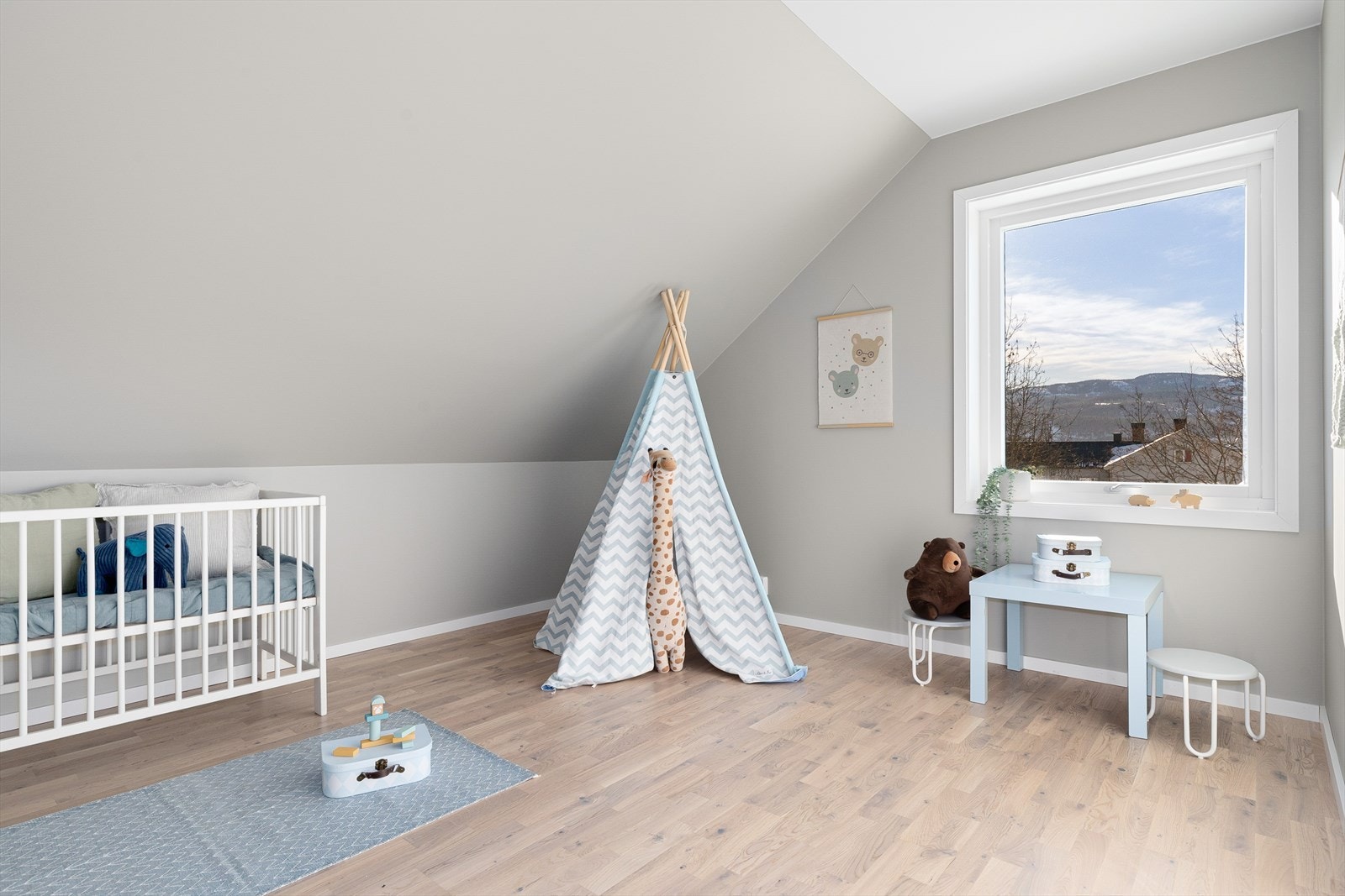 Det andre soverommet har en god størrelse og egner seg godt som barnerom. Galleribilde