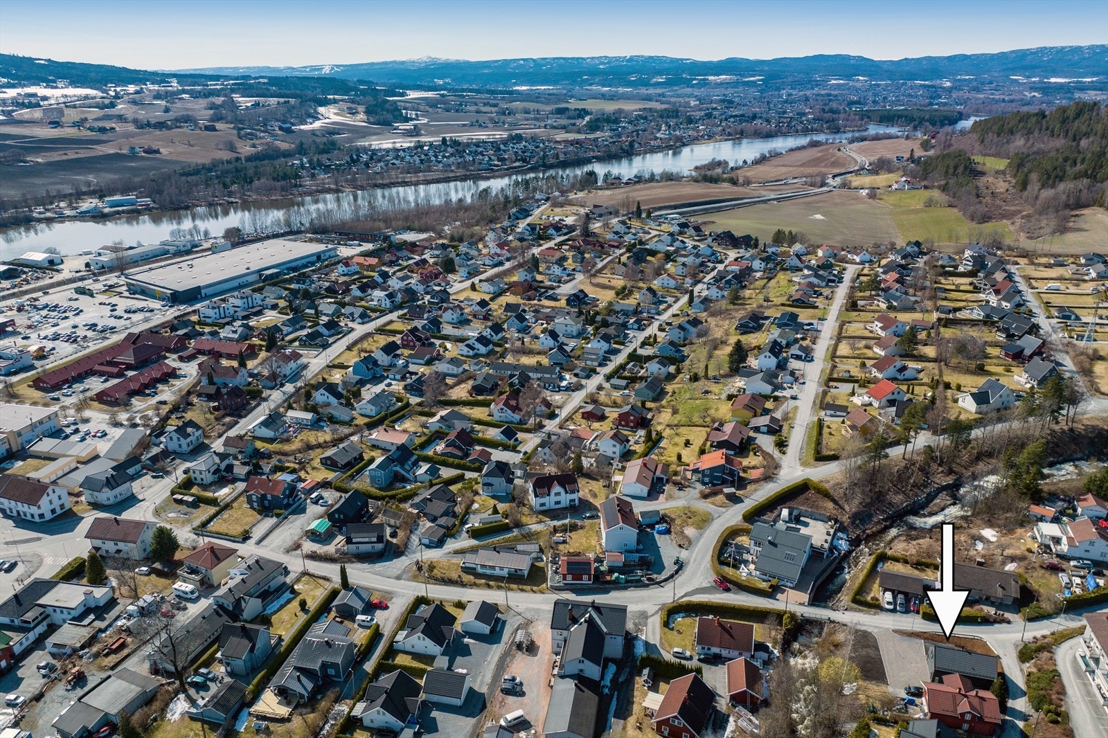 Hverdagslogistikken er enkel med kort vei til både dagligvarebutikker og større senter. Galleribilde