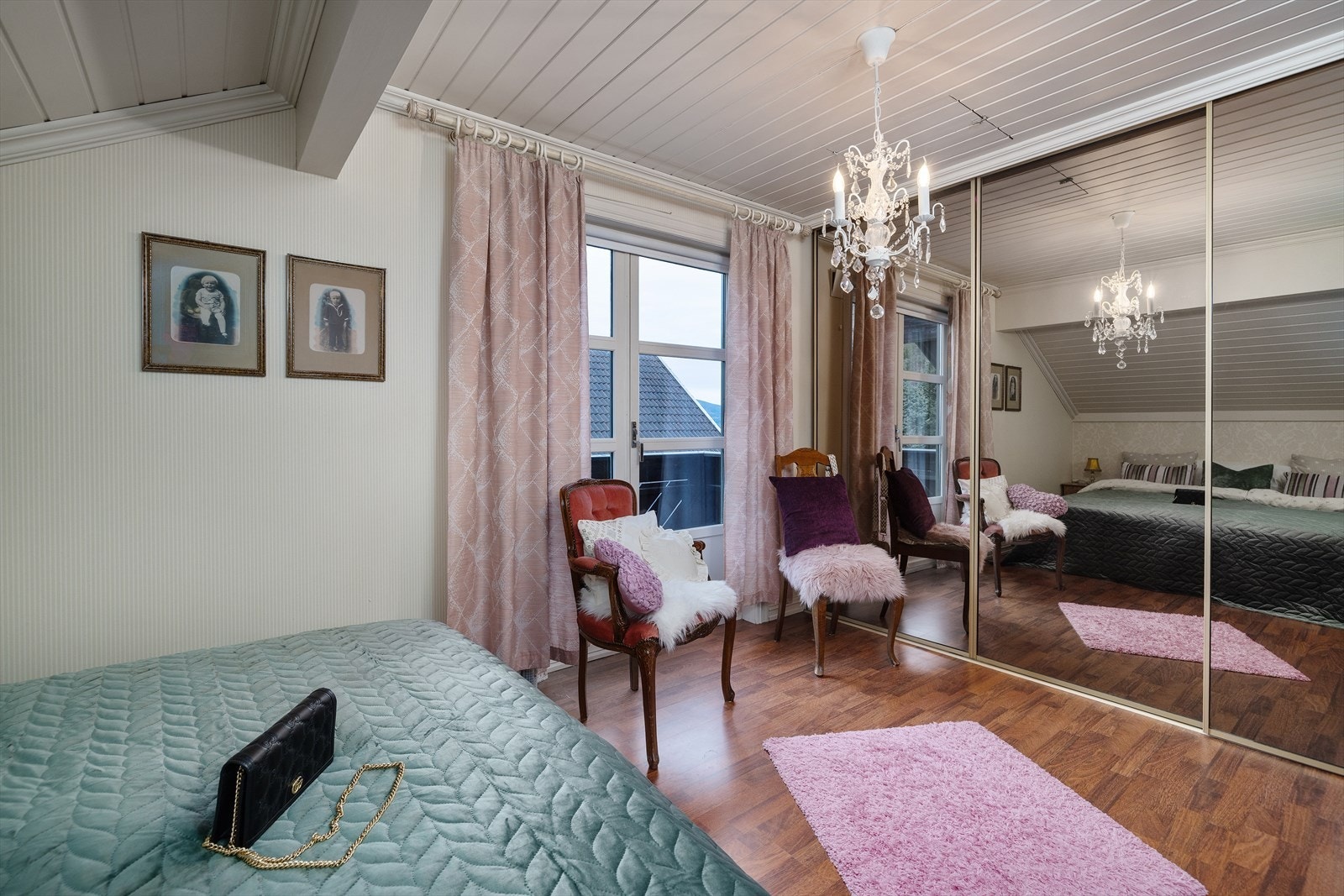 Stort allrom/soverom Galleribilde