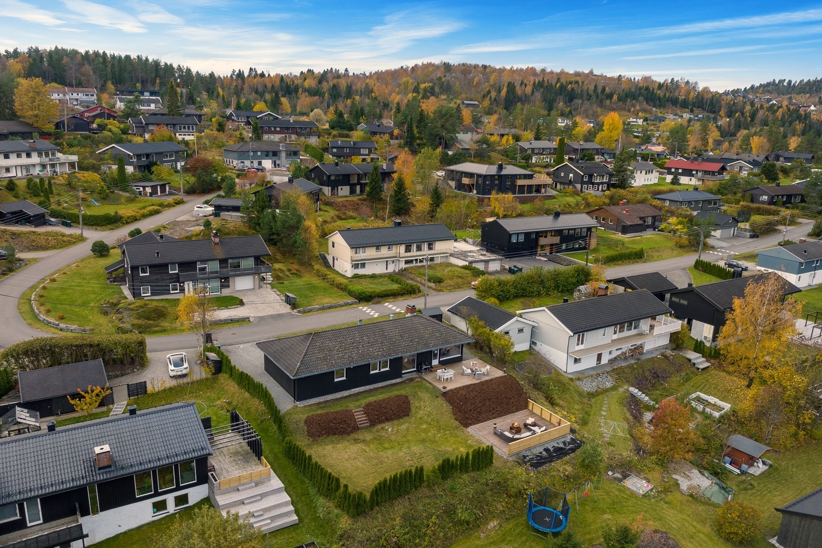 Boligen er beliggende i et familievennlig og flott nabolag på Hallermoen Galleribilde