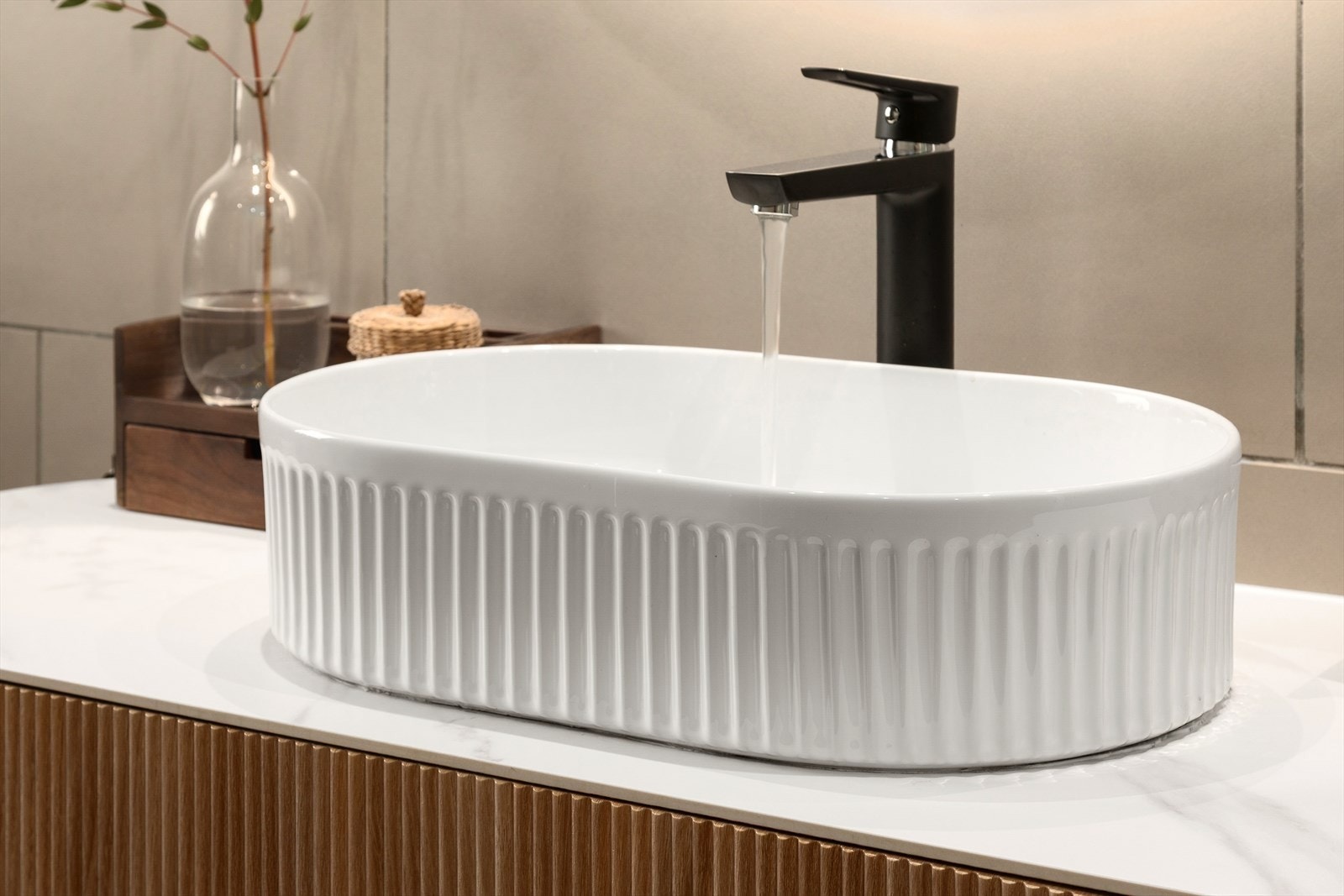 Lekker servant med eikefronter og servantbolle Galleribilde