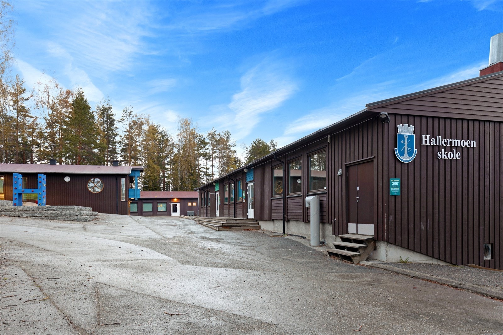 Boligen sokner til Hallermoen barneskole som ligger bare få minutters gange fra boligen Galleribilde