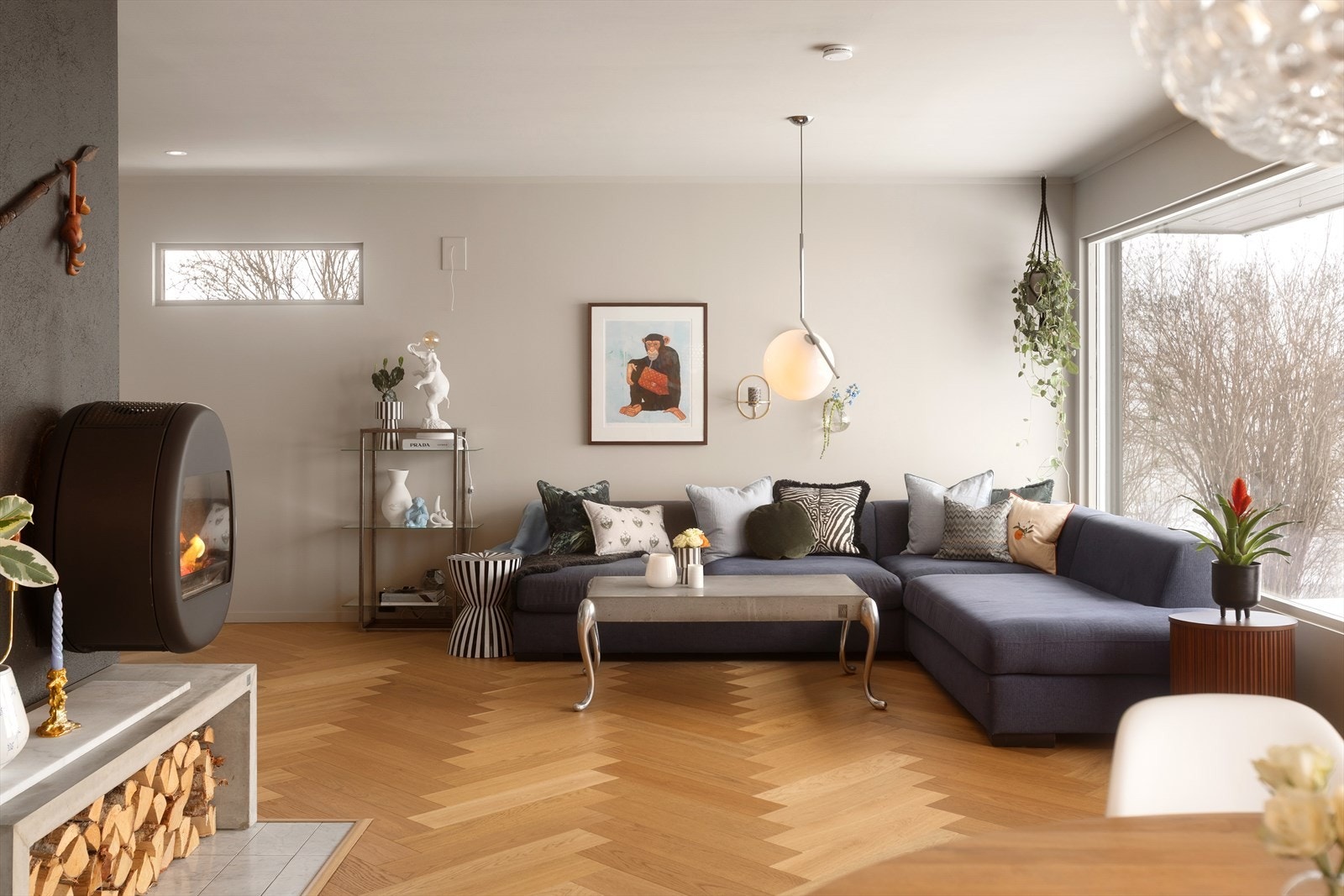 Veggene er malt i en dus og delikat fargetone Galleribilde