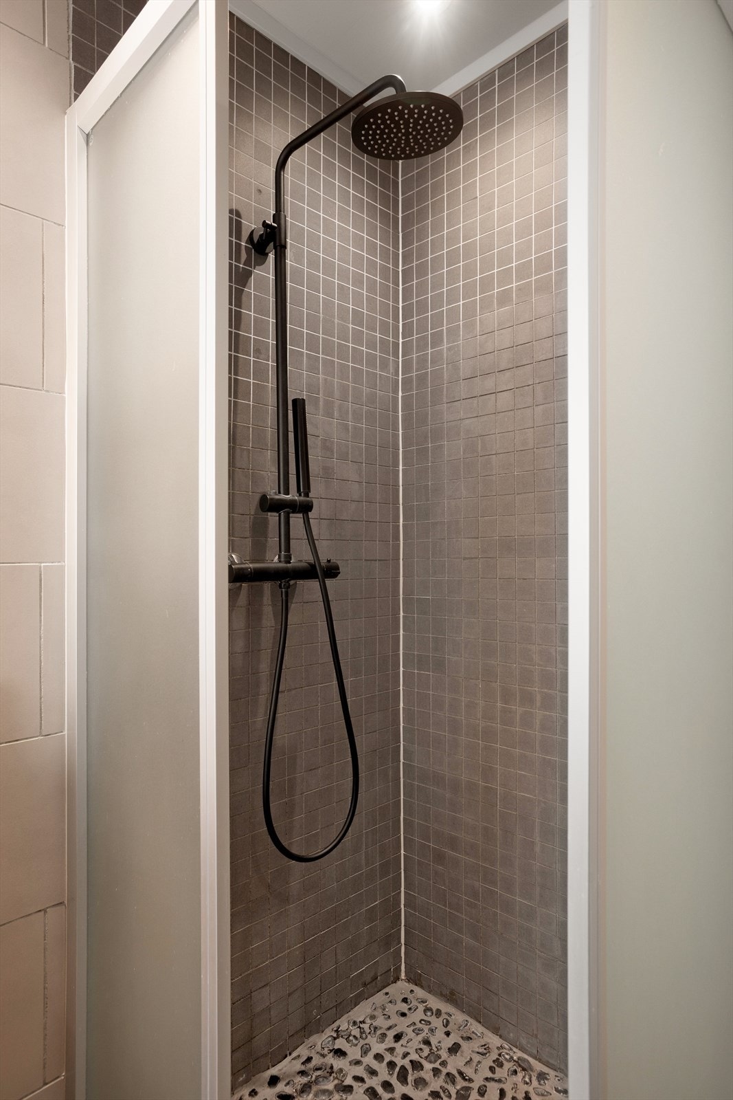 Dusjnisje m/regndusj Galleribilde