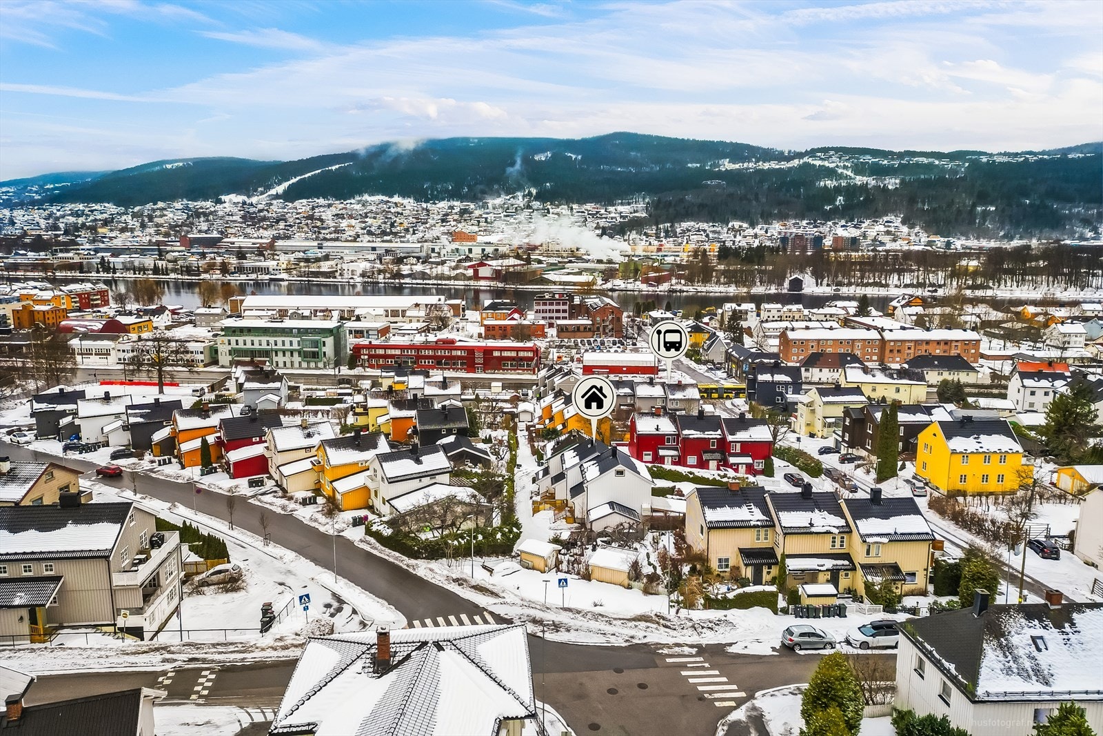 Bussholdeplass i umiddelbar nærhet til boligen Galleribilde