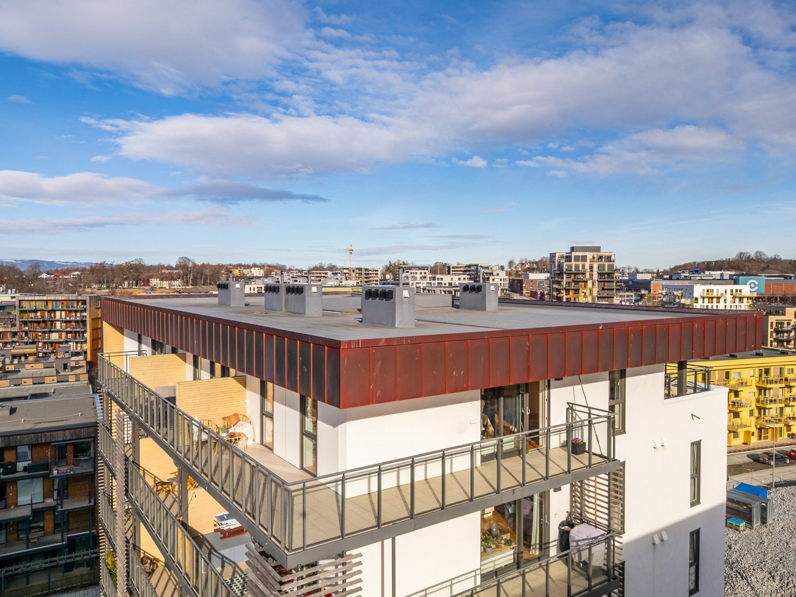 Sameiet består av 94 boligseksjoner og er tilknyttet TOBB. Her kan man leve et urbant byliv, men samtidig bo skjermet og tilbaketrukket i toppetasjen. Galleribilde