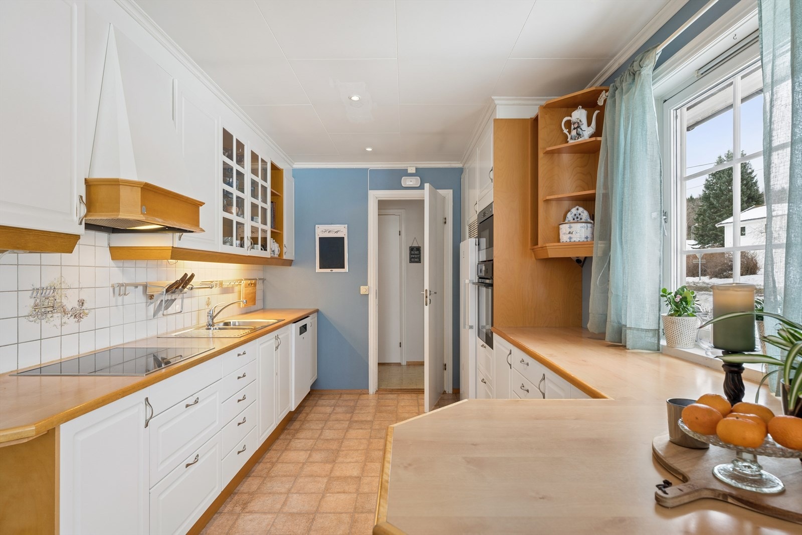 Godt med skap- og benkeplass Galleribilde