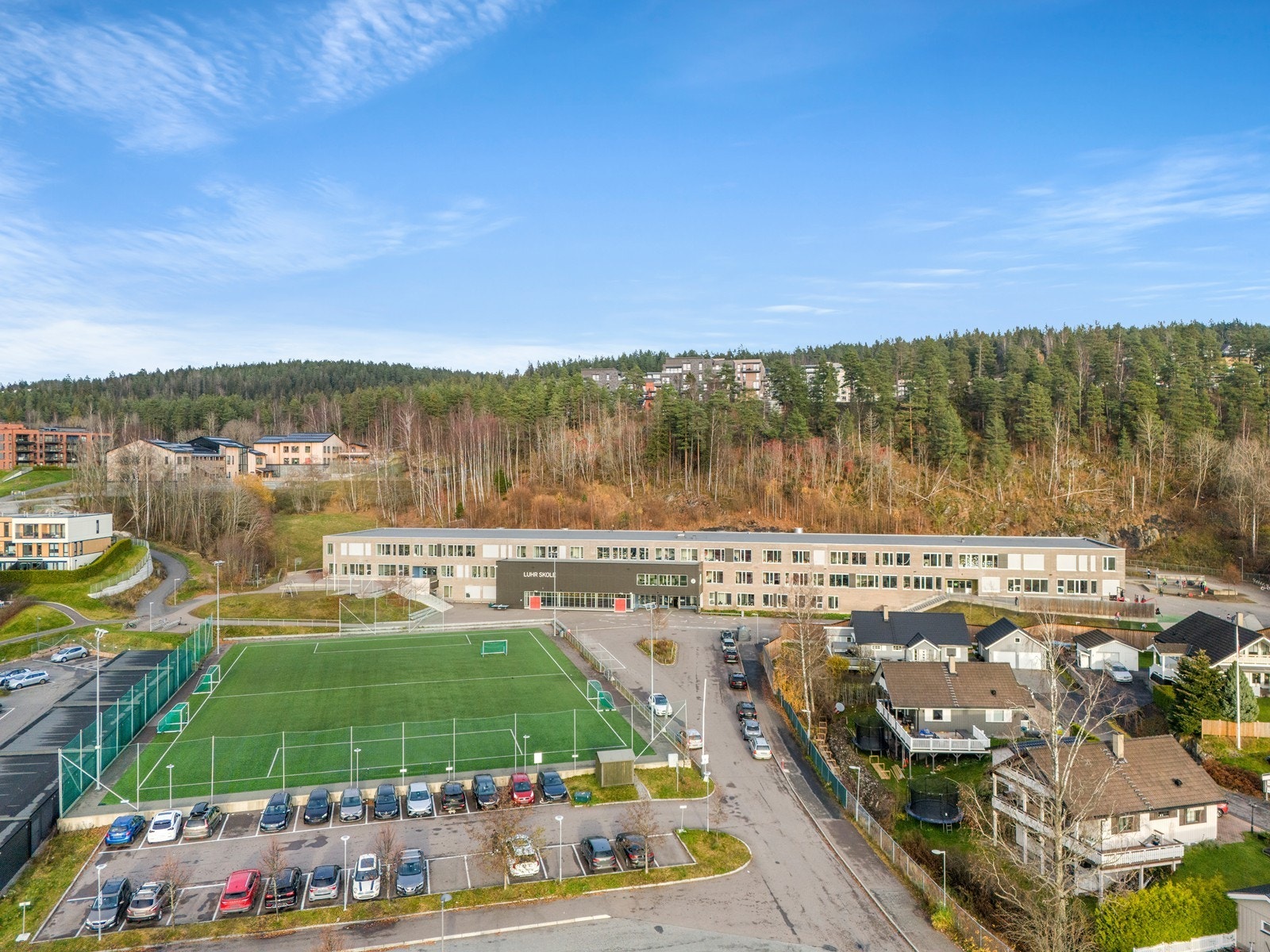Med Luhr skole kun fire minutters gange unna, er dette en ideell beliggenhet for barnefamilier. Galleribilde