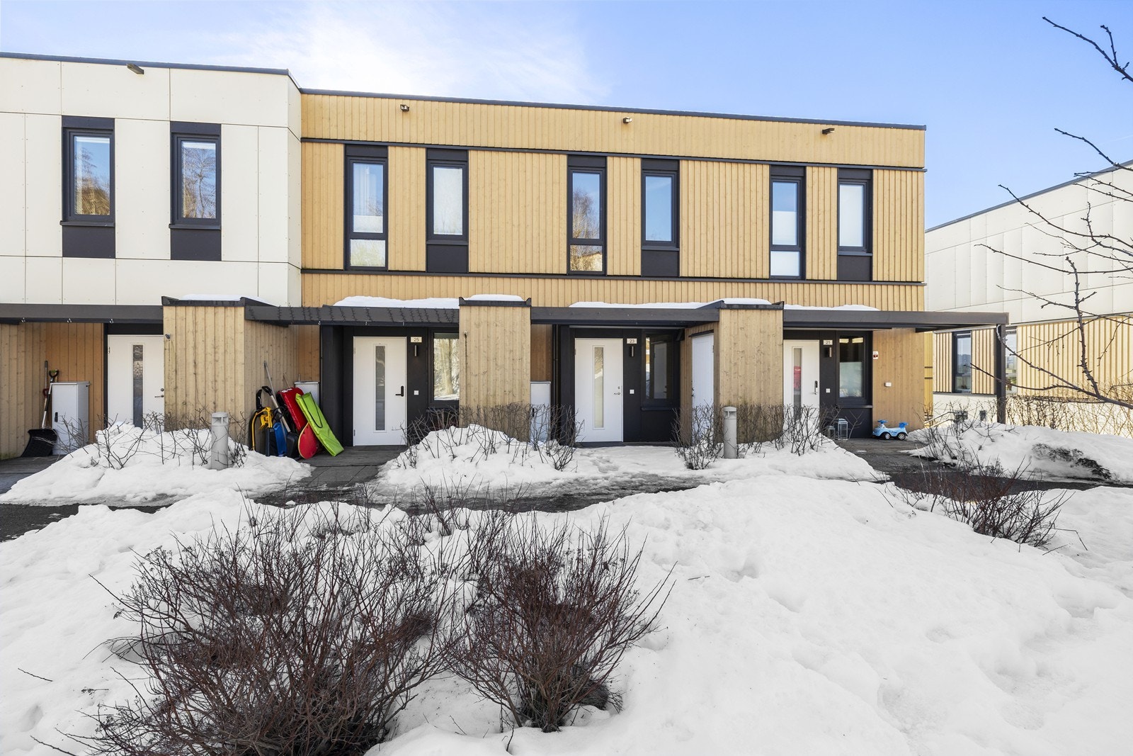 Her bor du i Lørenskog stasjonsby, en attraktiv og urban forstad med nærhet til både Oslos byliv og marka. Galleribilde