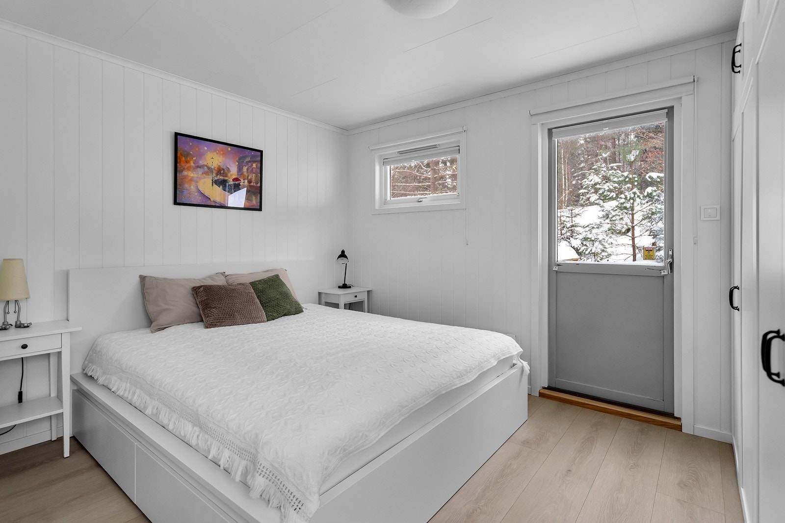 Soverom 2 med direkte utgang til uteområdet. Galleribilde