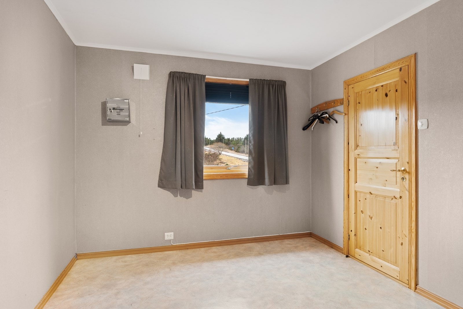 Boligen har et soverom av god størrelse Galleribilde