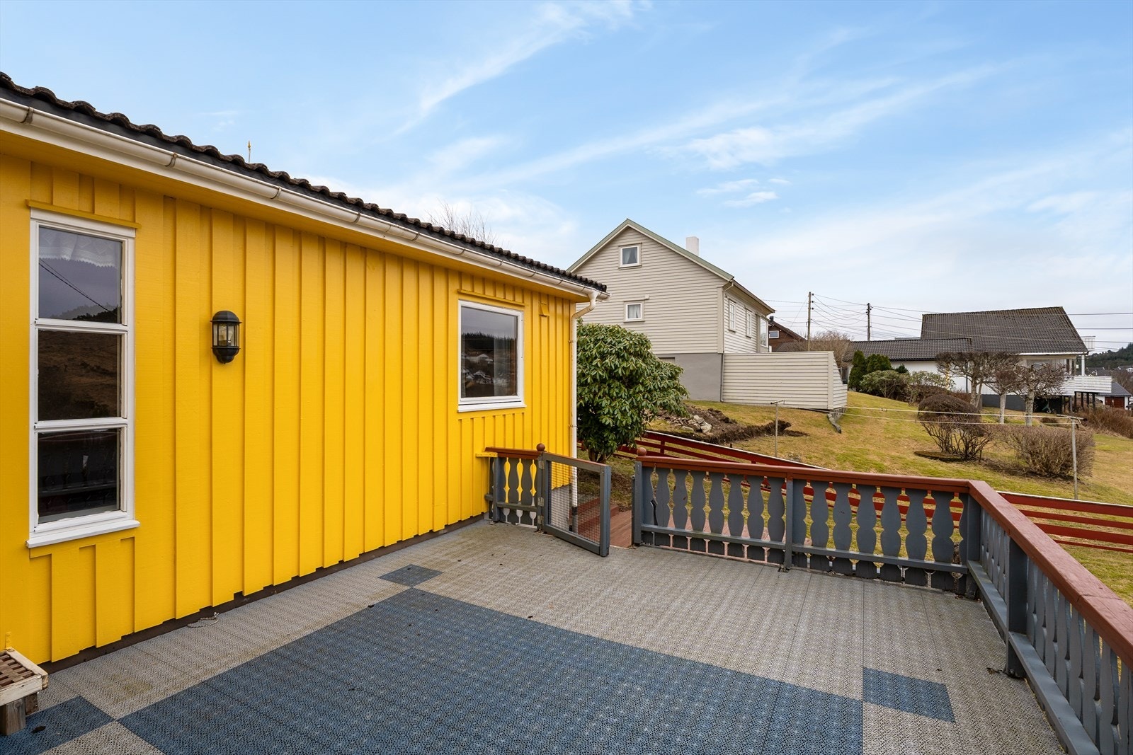 Boligen kan by på en stor vestvendt terrasse med gode solforhold Galleribilde