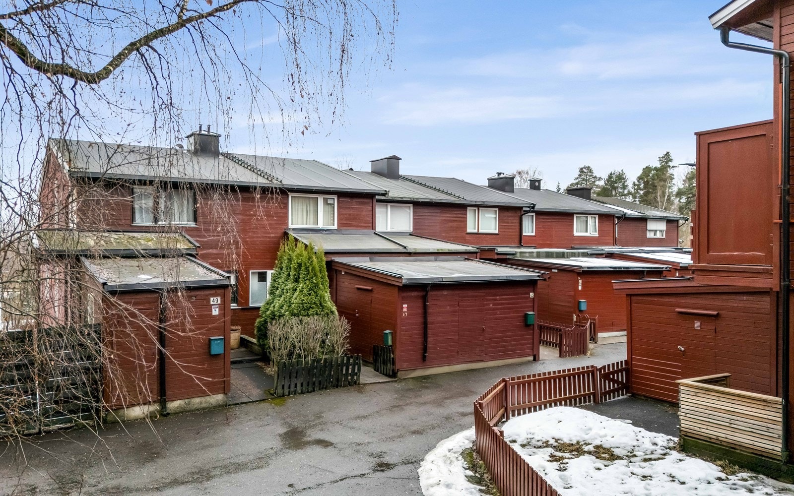 Praktisk utvendig bod med delt tilgang sammen med naboen. Galleribilde