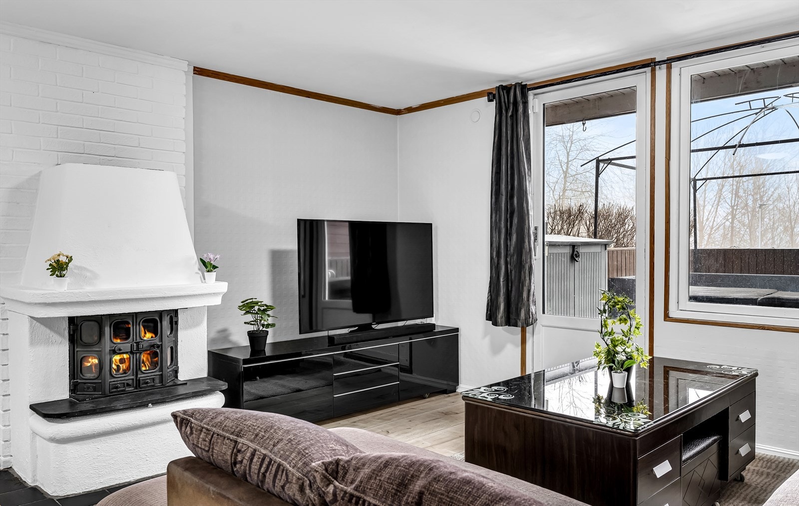 Peis i kjellerstuen gir både varme og et sosialt samlingspunkt. Galleribilde