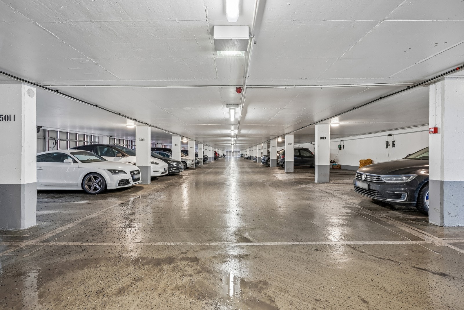 Det følger garasjeplass i felles garasjeanlegg med infrastruktur for el-bil lading. Galleribilde